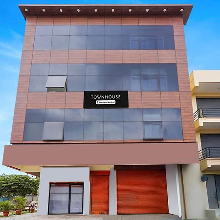 Townhouse Bidadi Formerly Royal Garuda מראה חיצוני תמונה